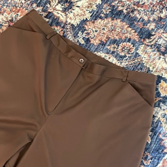 Bette & Court Performance Golf Short - Picture 3 of 10